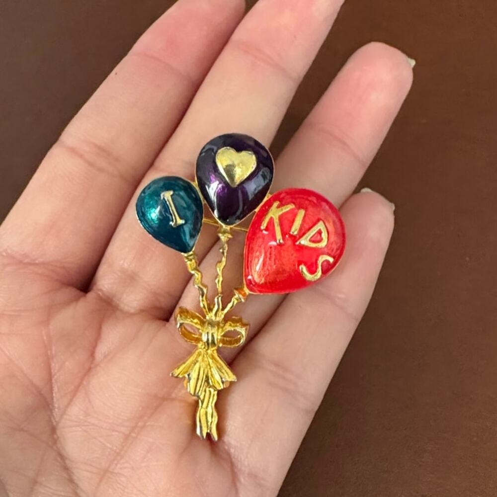 I LOVE KIDS balloon pin brooch teacher CPS DCFS child care lapel hat bag gift